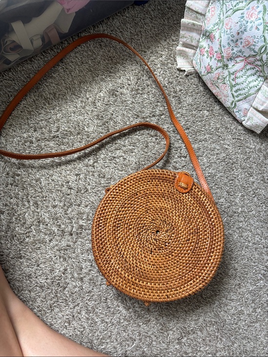 Handbags - Round Woven Crossbody Bag in Tan